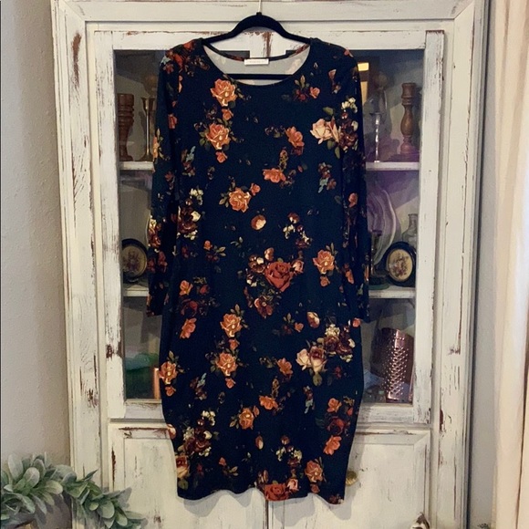 Reborn J Dresses & Skirts - 🌻3/$25Black Floral Sheath Dress with pockets